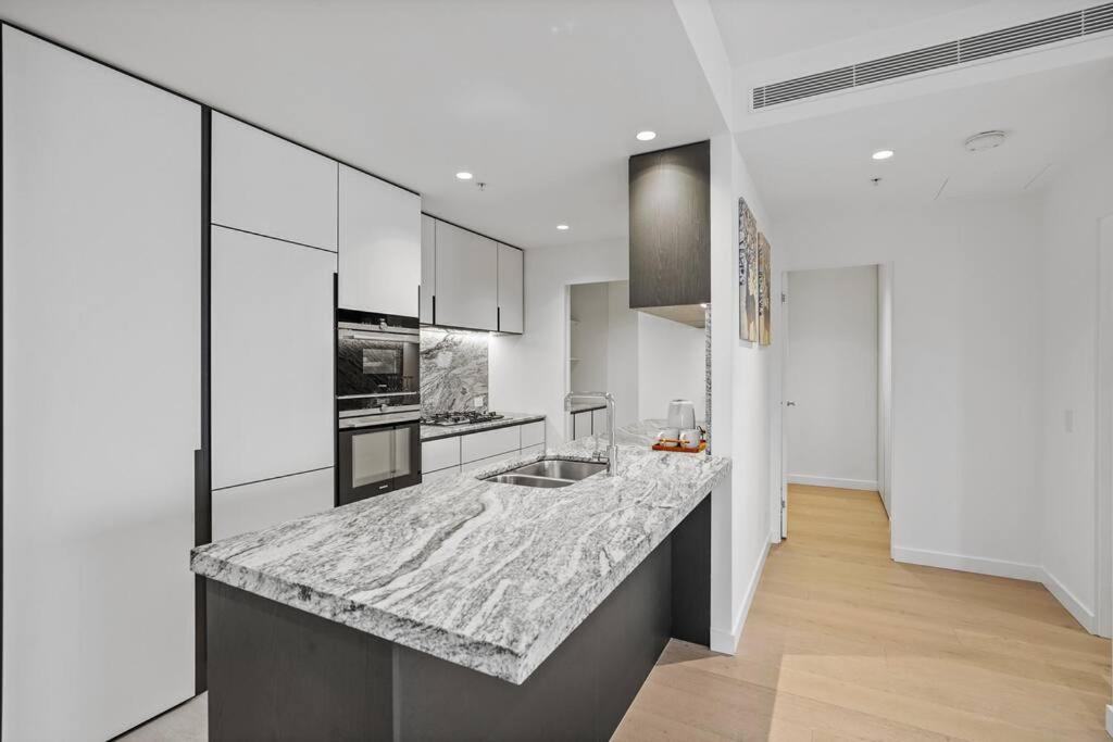Irresistible Sunlit With Harbour And Bay View 3B2B1C Apartment Мелбърн Екстериор снимка